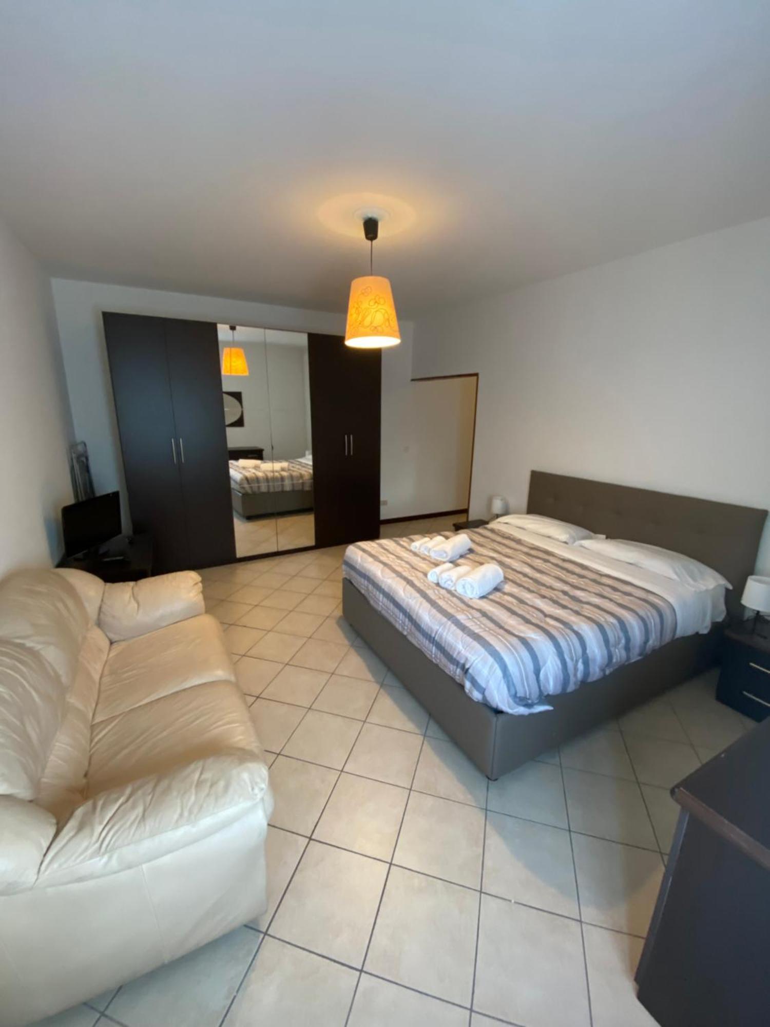 Cozy Lake Como Apartments Valmadrera Ngoại thất bức ảnh