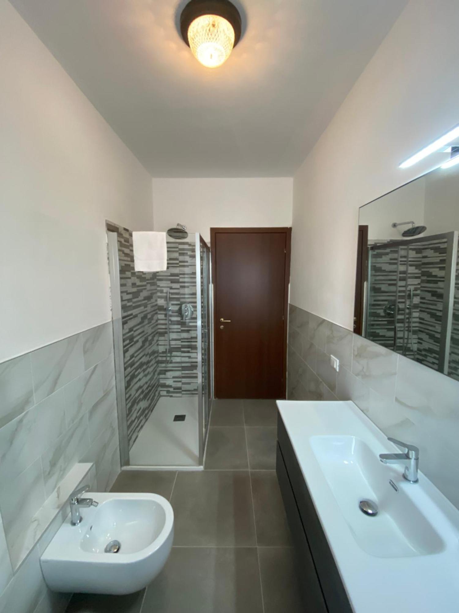 Cozy Lake Como Apartments Valmadrera Ngoại thất bức ảnh