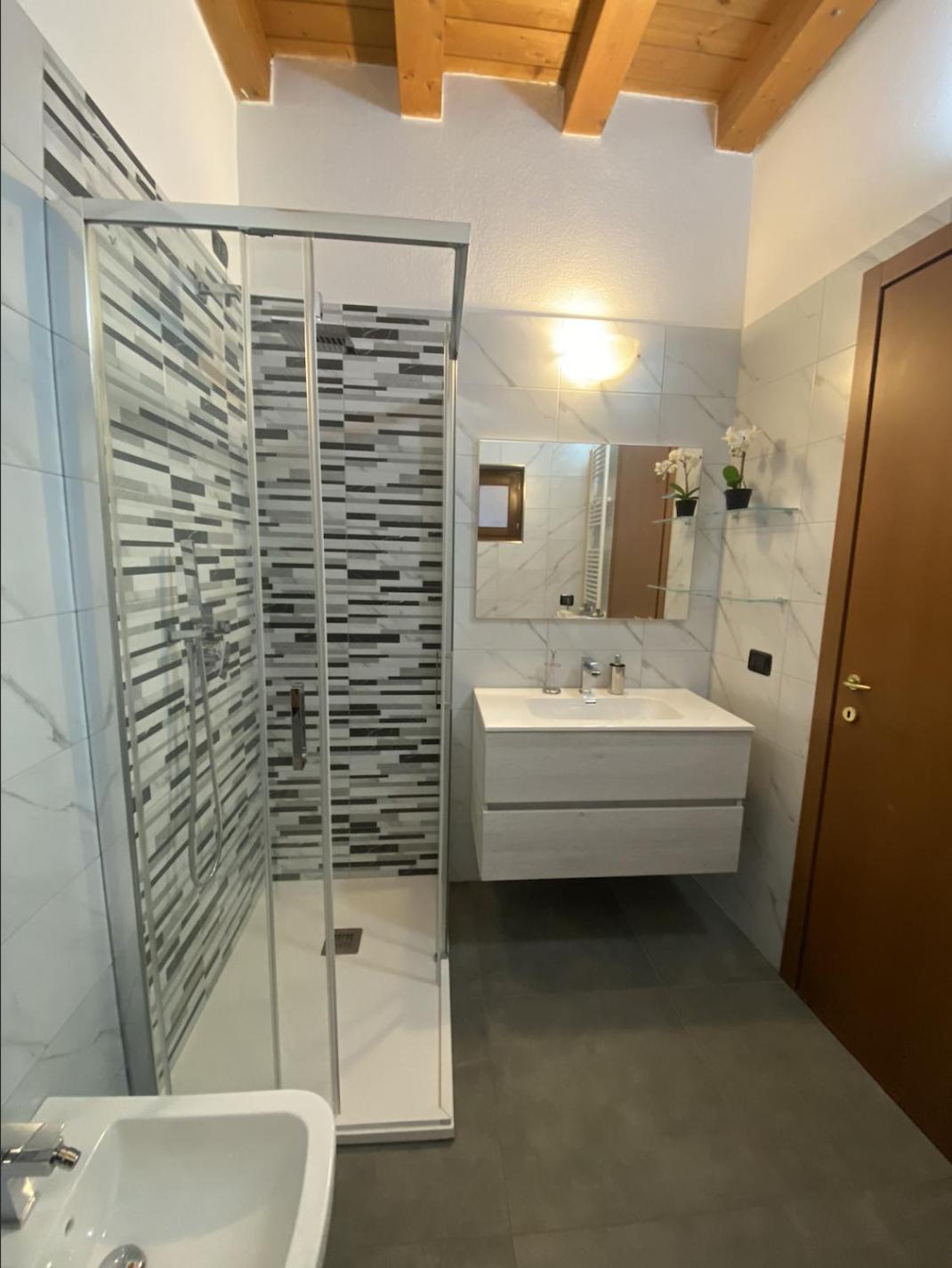 Cozy Lake Como Apartments Valmadrera Ngoại thất bức ảnh